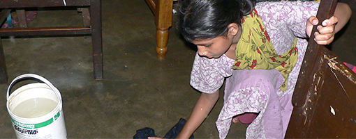 バングラデシュの家事使用人として働く少女支援