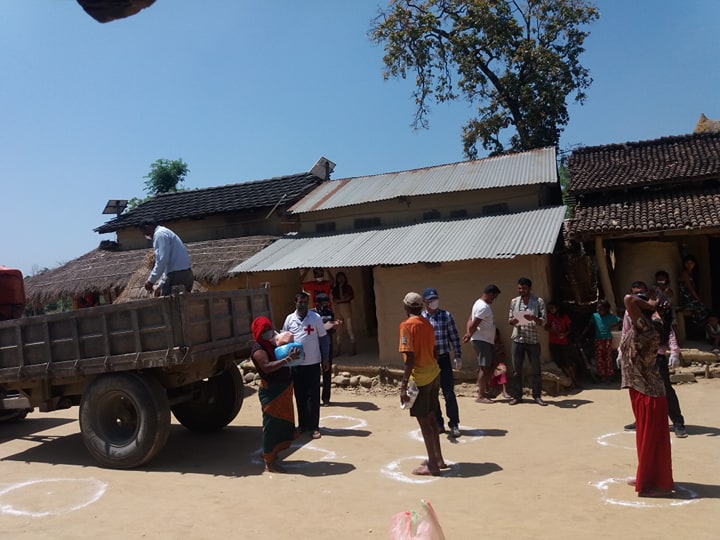 ネパールで行った緊急救援活動の支援の様子（2020年4月撮影）