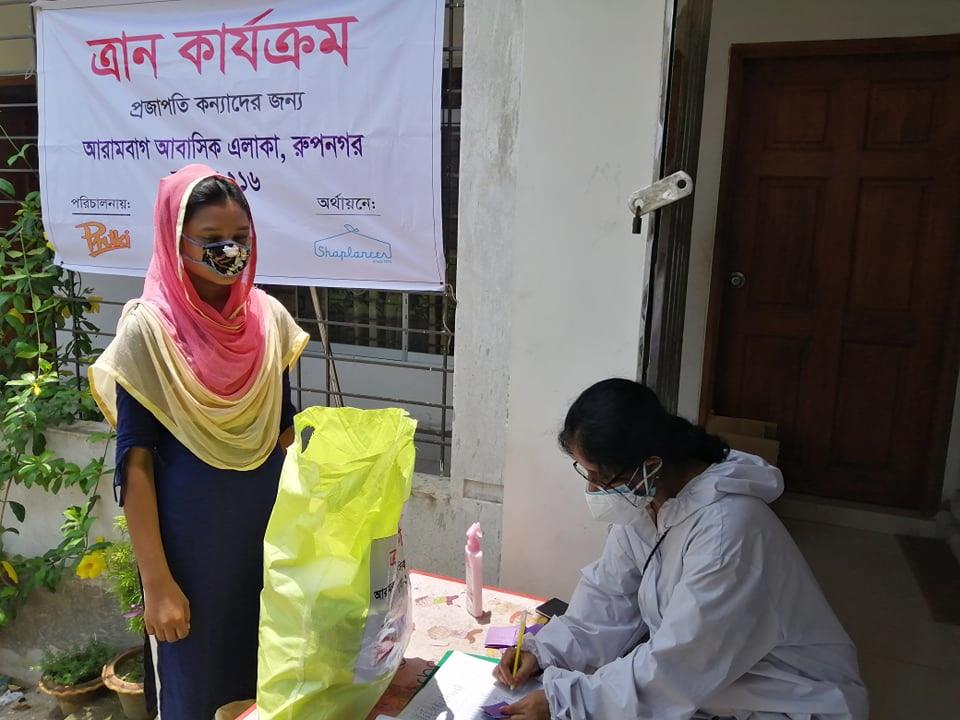 バングラデシュで行った緊急救援活動（食料配布支援）の様子（2020年6月撮影）